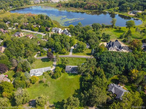 3260 Chickering Ln, Bloomfield Hills, MI, 48302-1412 | Card Image