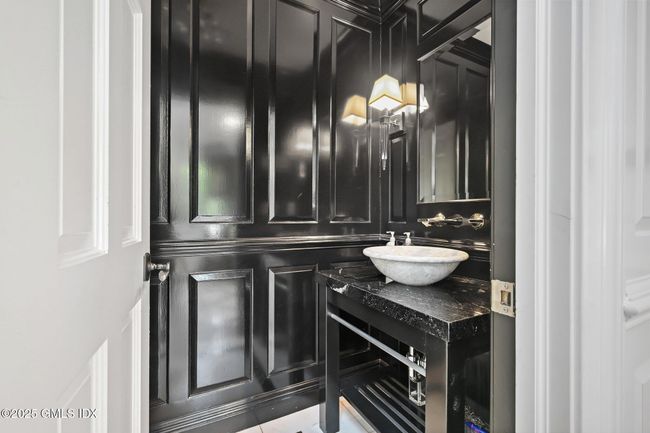 33 Cliffdale Rd, House other with 5 bedrooms, 5 bathrooms and null parking in Greenwich CT | Image 16