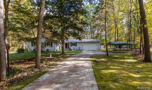 1969 Woodsman Dr, Ortonville, MI, 48462-9024 | Card Image