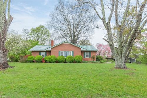 3878 Nc 772 Hwy, Walnut Cove, NC, 27052-6661 | Card Image