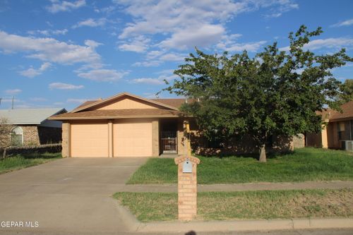 11048 Middledale St, El Paso, TX, 79934-3100 | Card Image