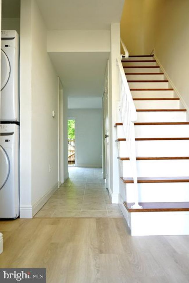 7851 W Point Ct, Townhouse with 3 bedrooms, 3 bathrooms and null parking in MANASSAS VA | Image 4