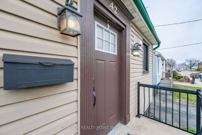 42 E 11 Th St, House other with 3 bedrooms, 2 bathrooms and 2 parking in Hamilton ON | Image 1