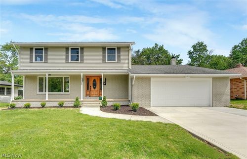 33065 Arlesford Dr, Solon, OH, 44139-4413 | Card Image