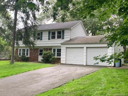 17 Skylark Ln, Stony Brook, NY, 11790-3120 | Card Image