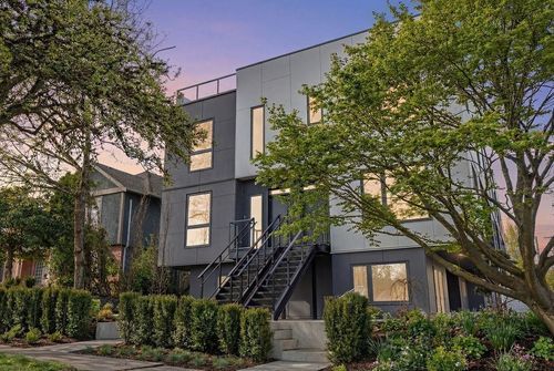 692 W 29th Ave, Vancouver, BC, V5Z0P1 | Card Image