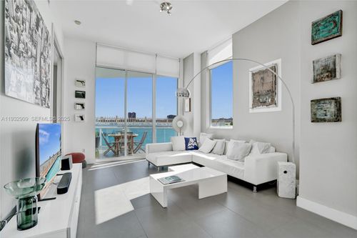 ph1a-725 Ne 22nd St, Miami, FL, 33137-5100 | Card Image