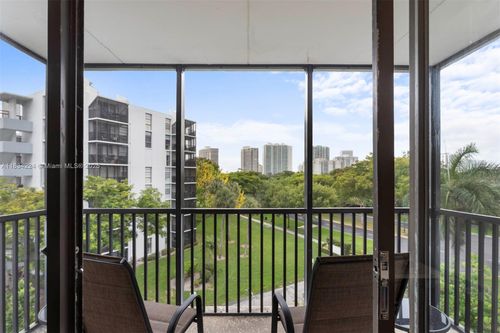 apt-519-3401 N Country Club Dr, Aventura, FL, 33180-1726 | Card Image