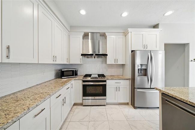 2426 Hanston Ct, House other with 4 bedrooms, 3 bathrooms and 2 parking in Pearland TX | Image 12