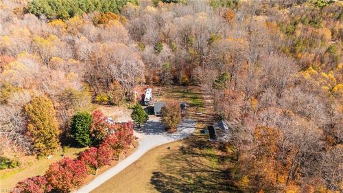 2023 Amos Farm Rd, Kernersville, NC, 27284-3963 | Card Image