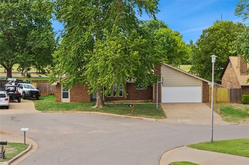 131 Regency Dr, Clinton, OK, 73601-3619 | Card Image