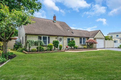 19 Buttercup Ln, Levittown, NY, 11756-2330 | Card Image