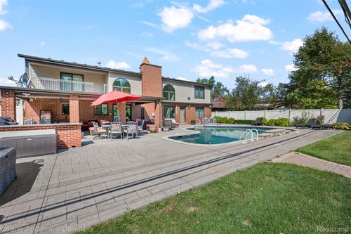 5984 Campus Dr, Dearborn Heights, MI, 48127-2550 | Card Image