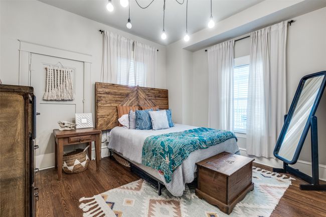 705 S Glasgow Dr, House other with 3 bedrooms, 2 bathrooms and null parking in Dallas TX | Image 10