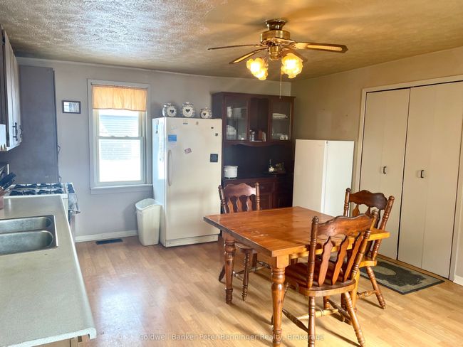20 Elm St S, House other with 3 bedrooms, 2 bathrooms and 4 parking in Walkerton ON | Image 6
