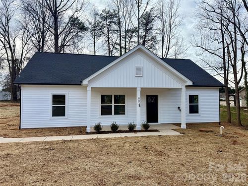 803 W 1st St, Newton, NC, 28658-4240 | Card Image