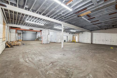 627 W Merrick Rd, Valley Stream, NY, 11580-4843 | Card Image