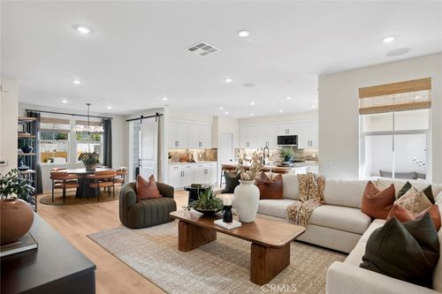 727 E Route 66, Glendora, CA, 91740-3511 | Card Image