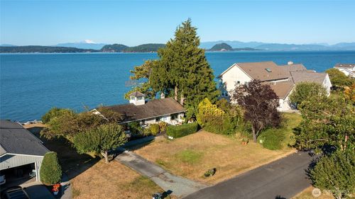 831 Shorecrest Dr, Oak Harbor, WA, 98277-7727 | Card Image