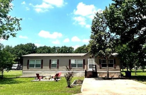 1915 A St, Waller, TX, 77484-8292 | Card Image
