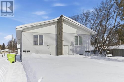 32 Wemyss St, Sault Ste Marie, ON, P6B1B3 | Card Image