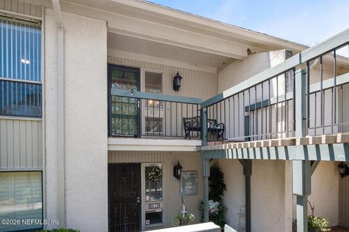17-8012 Hollyridge Rd, Jacksonville, FL, 32256-7106 | Card Image