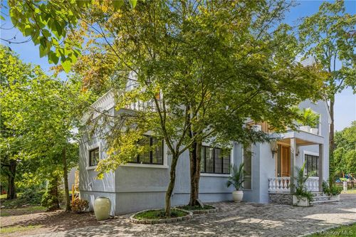 530 Orangeburg Rd, Pearl River, NY, 10965-2824 | Card Image