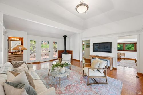 9 Portola Avenue, Point Reyes Station, CA, 94956 | Card Image