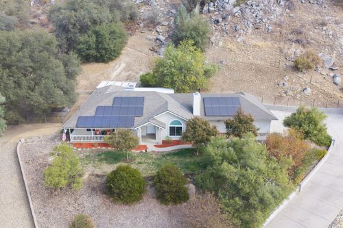 30240 Gooseberry Ln, Prather, CA, 93651-9708 | Card Image