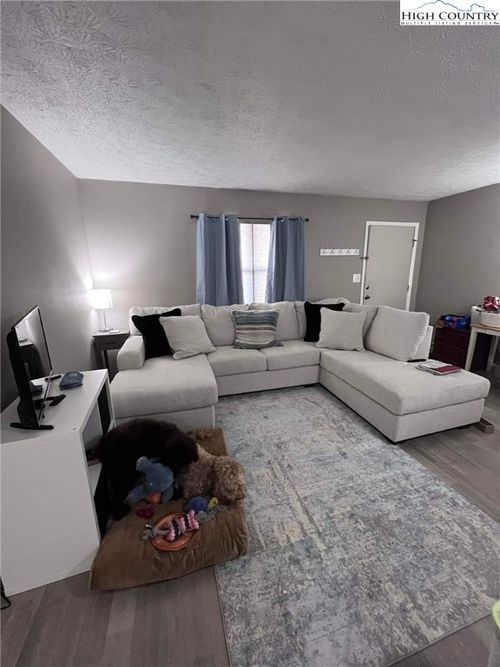 apt-201-1469 W King St, Boone, NC, 28607-6622 | Card Image