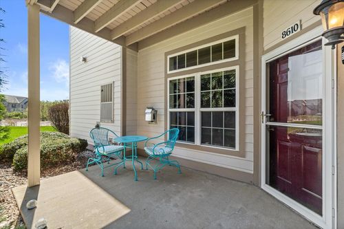 8610 S Roxbury Way, Oak Creek, WI, 53154-2667 | Card Image