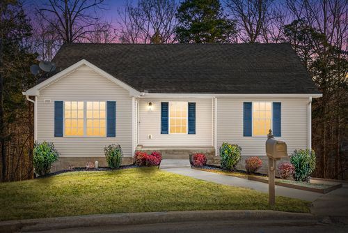 1053 Red Apple Ct, Clarksville, TN, 37040-2894 | Card Image