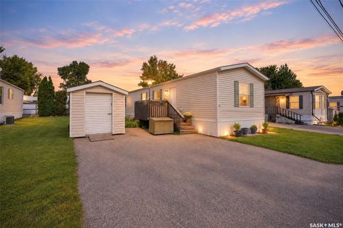 j5-1295 9th Avenue Ne, Moose Jaw, SK, S6J1C5 | Card Image