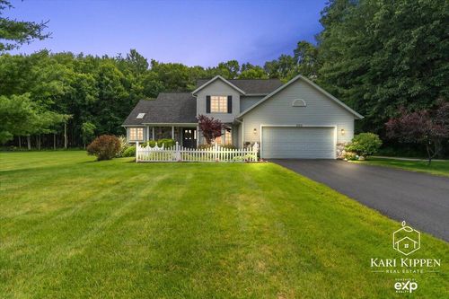 8150 Country Pine Dr Se, Alto, MI, 49302-9546 | Card Image