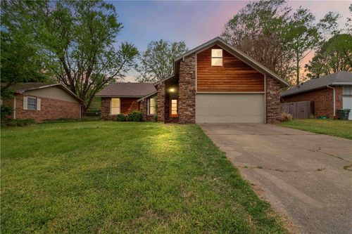 1847 N Choctaw Ct, Fayetteville, AR, 72701-2826 | Card Image