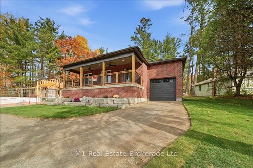 379 Manitoba St, Bracebridge, ON, P1L2C6 | Card Image