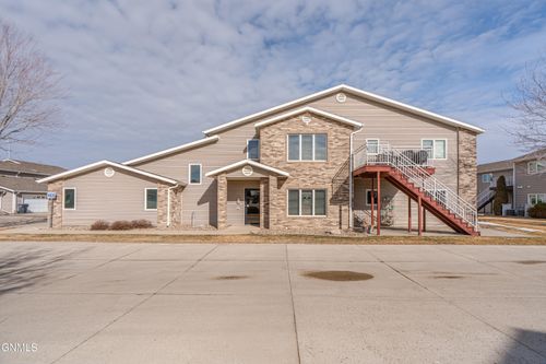 2-4500 Sundancer Loop Se, Mandan, ND, 58554-7991 | Card Image
