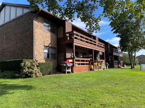 107 Mariners Way, Copiague, NY, 11726-5111 | Card Image