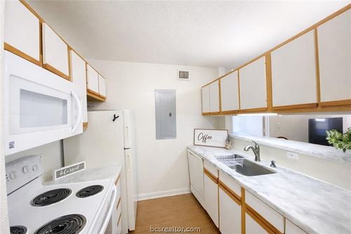 103-515 Southwest Pkwy, College Station, TX, 77840-7128 | Card Image