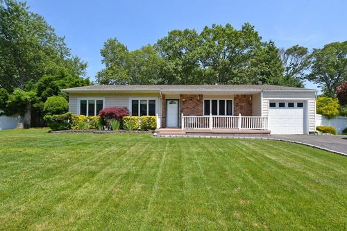 7 Amber Ln, Coram, NY, 11727-1702 | Card Image
