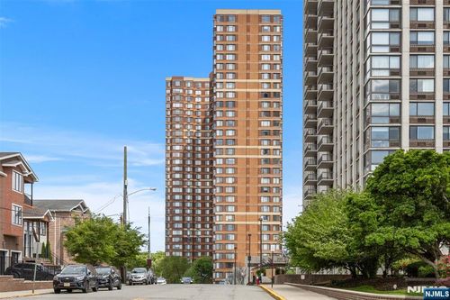 100 Old Palisade Rd, Fort Lee, NJ, 07024-7064 | Card Image