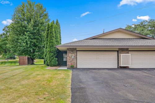 13401 Pepperwood Cir, Minnetonka, MN, 55305-4911 | Card Image