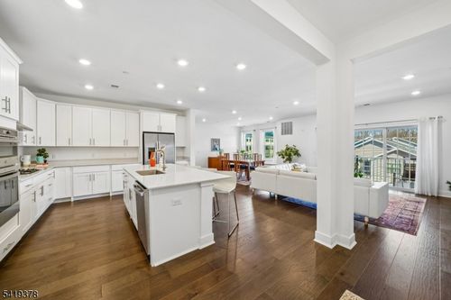 15 Whitney Ave, Morris Plains, NJ, 07950-2489 | Card Image