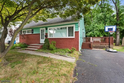 8 Kelly St, Metuchen, NJ, 08840-2623 | Card Image