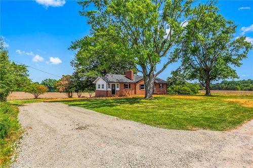 2404 Beulah Rd, Boonville, NC, 27011-8622 | Card Image