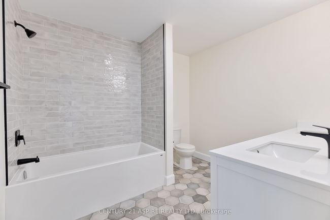94C Frontenac Cres, House attached with 3 bedrooms, 3 bathrooms and 1 parking in Deep River ON | Image 9