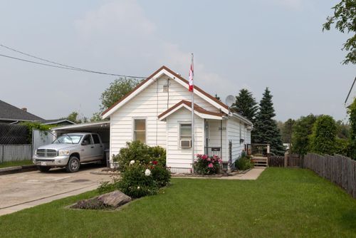 5020 56 St, Innisfail, AB, T4G1R3 | Card Image