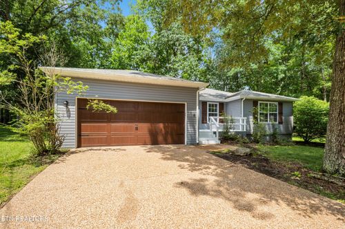 18 Newcom Ct, Crossville, TN, 38558-8813 | Card Image