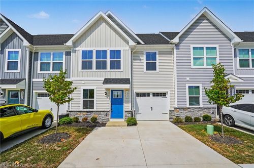 1290 Divot Cir, Akron, OH, 44313-4829 | Card Image