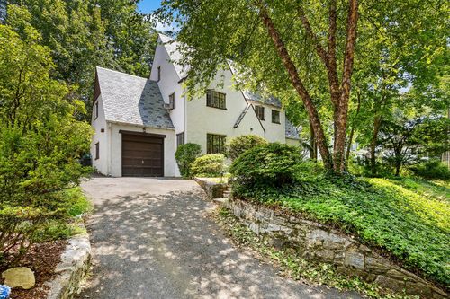 10 River Rd, Scarsdale, NY, 10583-1110 | Card Image